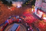 红色海洋！近180万人参加西班牙夺冠游行，西贝莱斯广场12万人