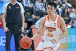 易立：预期庞峥麟是合格的轮换后卫 没想到他这么快成为后场核心